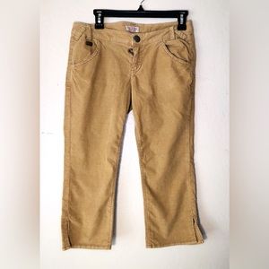 Guess jeans cropped corduroy capris.